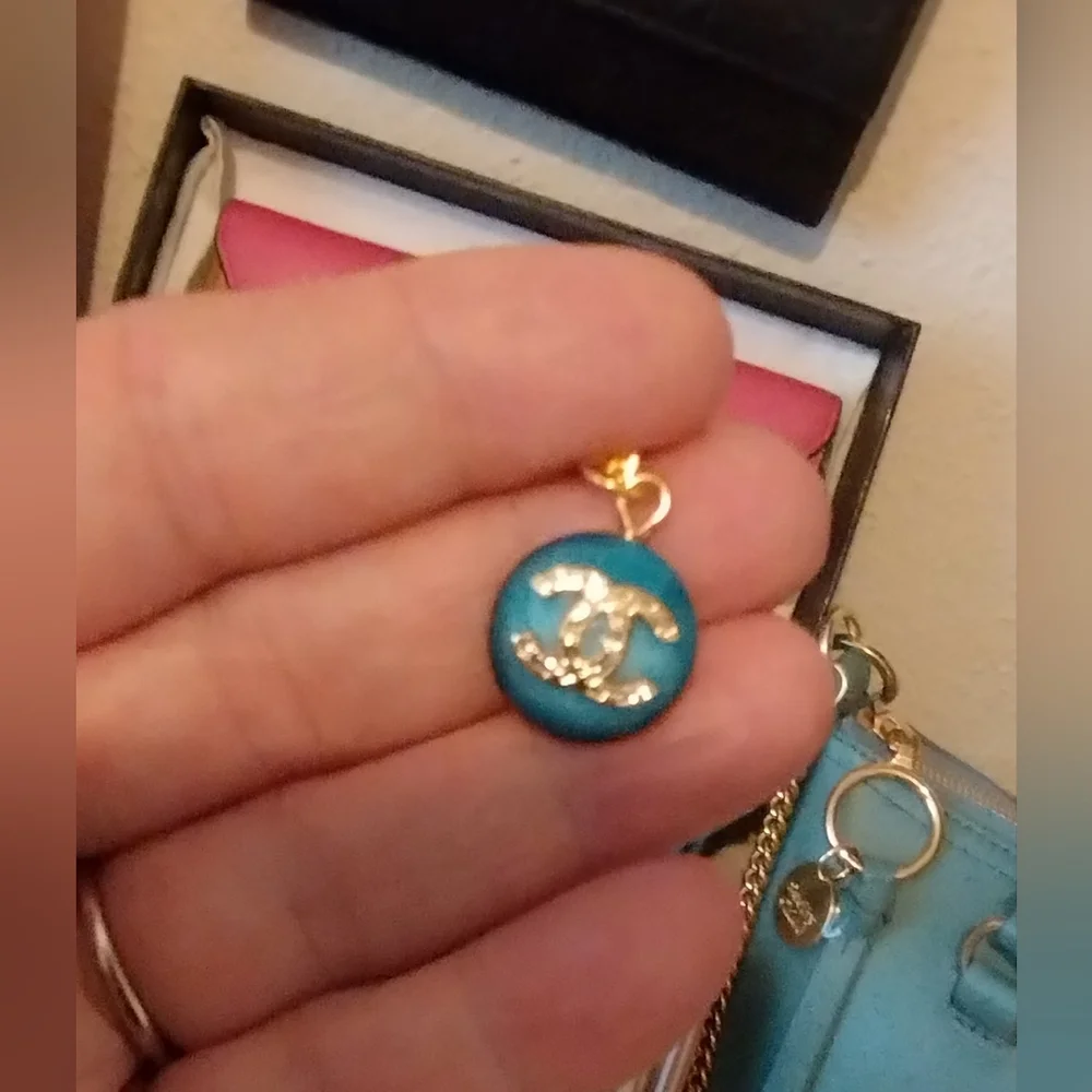 CC Zipper Pull Excellent Pre-loved Condition - Picture 4 of 5